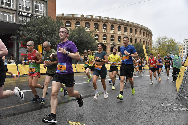 Running past the Colon de Valencia